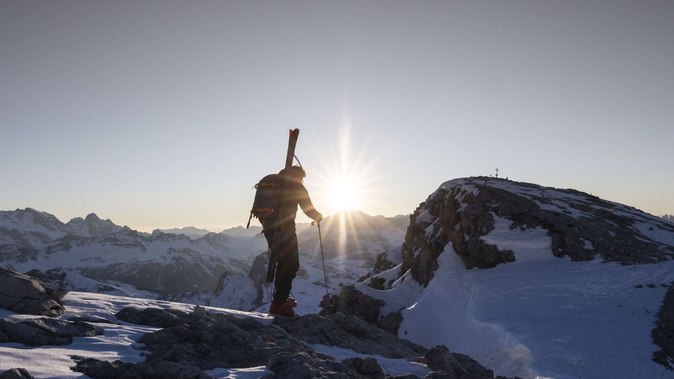 Sci alpinismo sulle vette incantate delle Dolomiti