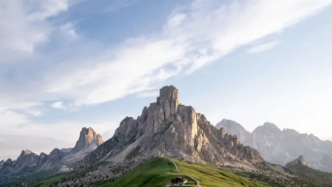 Passo Giau: Scalata leggendaria del Giro d'Italia, sfida per ciclisti esperti