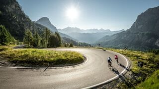 Il Paradiso del Ciclismo su Strada: Esplora l'Alta Badia e Conquista i Mitici Passi delle Dolomiti