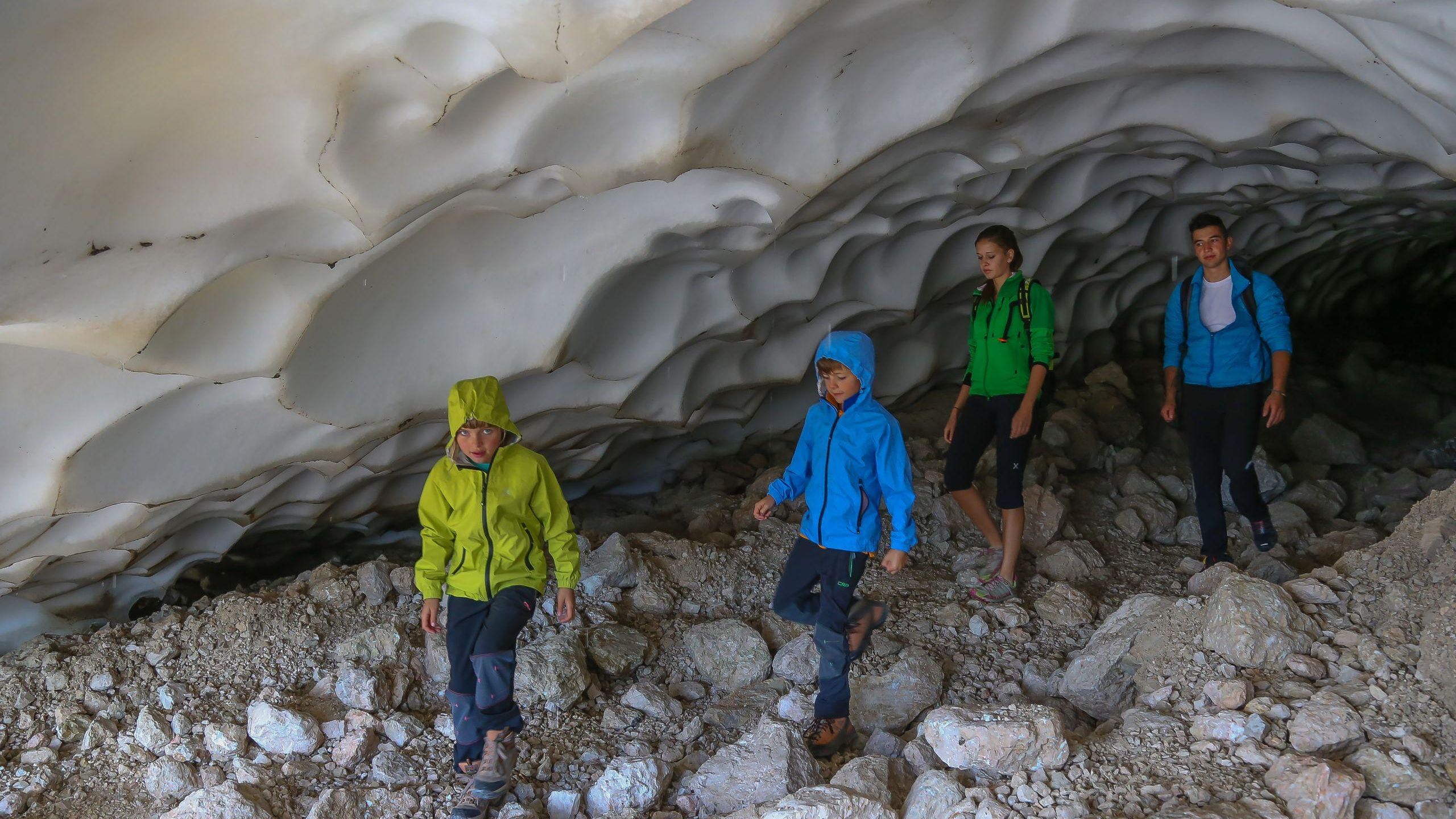 4 FREDDY PLANINSCHEK hiking family snow cave Santa Croce 6