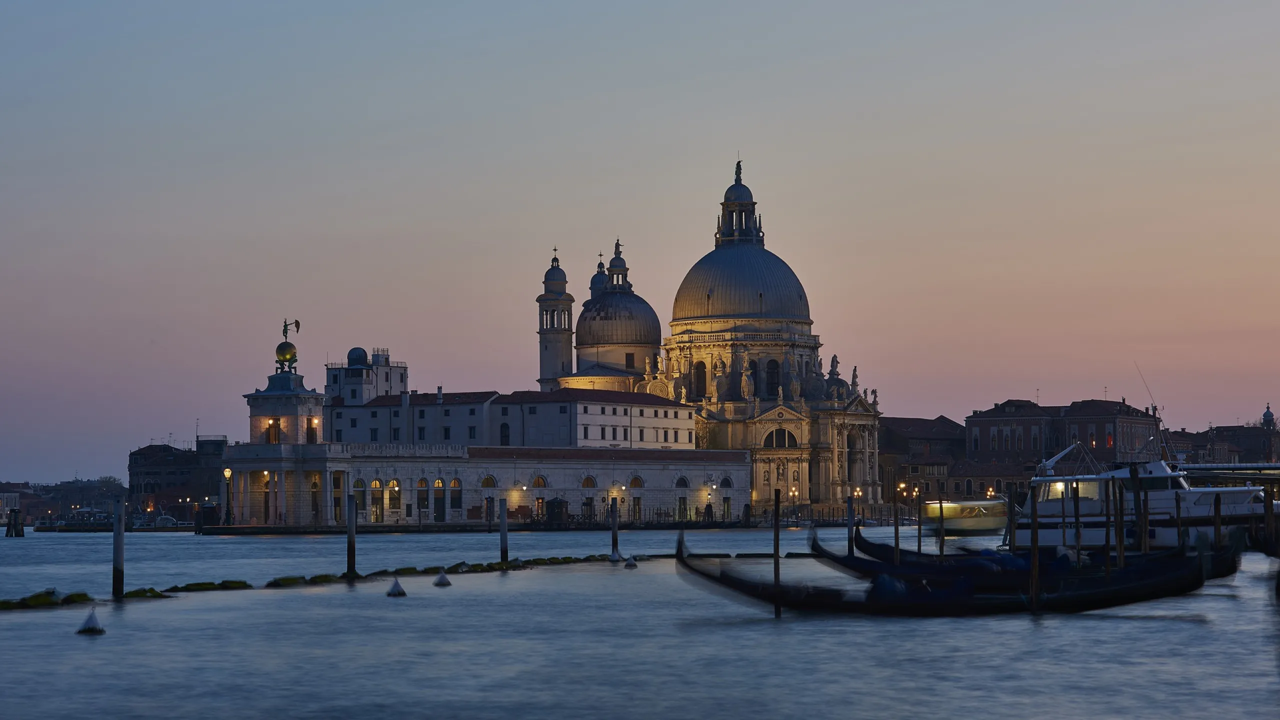 Stunning Venice Sunset Over St. George Island: Capturing the Beauty of Italy