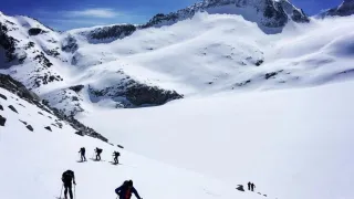 Group of skiers in Brenta Dolomites Ski Safari from Madonna di Campiglio