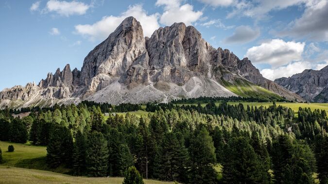 The Sasso Putia stands out on the meadows of Passo delle Erbe