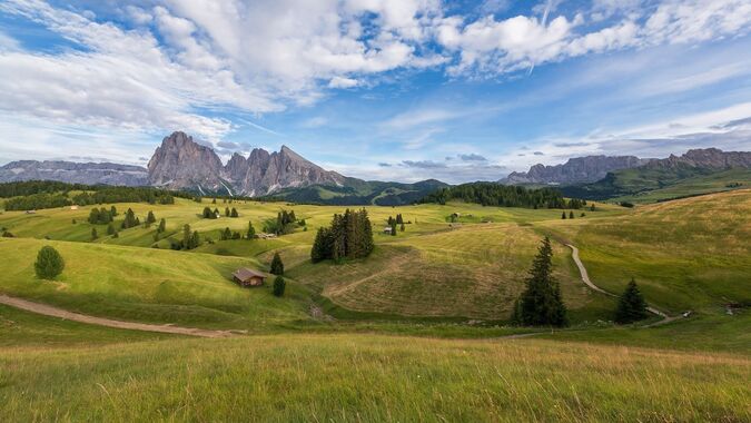 Endless meadows on the Alpe di Siusi in Val Gardena