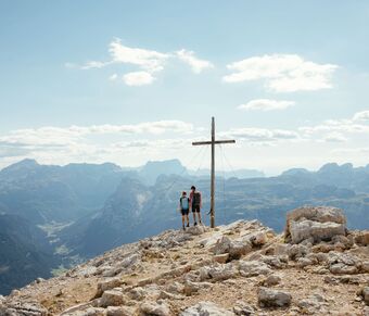 Vista dal Sasso Croce sulla Val Badia e le vette circostanti