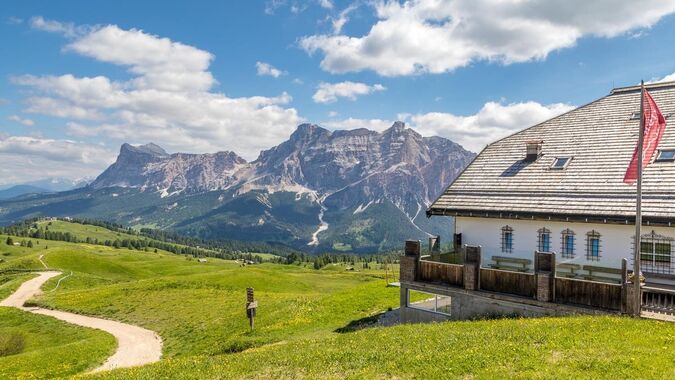 The Pralogia refuge and the Fanes-Senes-Braies Natural Park