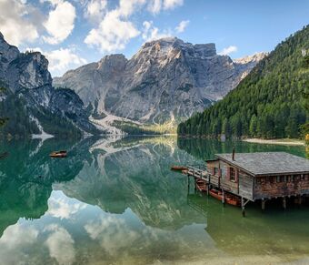Il lago di Braies è una meta che non può mancare vistando le Dolomiti