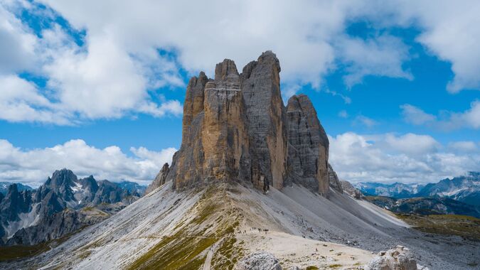 Le inconfondibili vette delle Tre Cime di Lavaredo