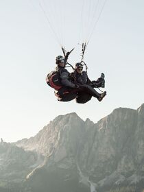 Fantastic moments with the tandem paraglider