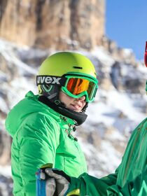 Divertimento e sport sugli sci nelle Dolomiti
