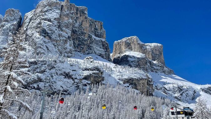 Ropeway on the Gardena pass Dolomiti Superski