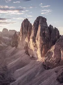 Spettacolare vista aerea delle Tre Cime di Lavaredo