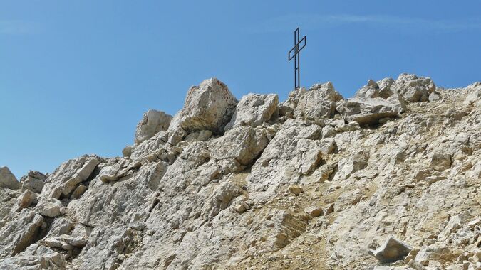 Cima con croce sulla Tofana di Mezzo - Dolomiti