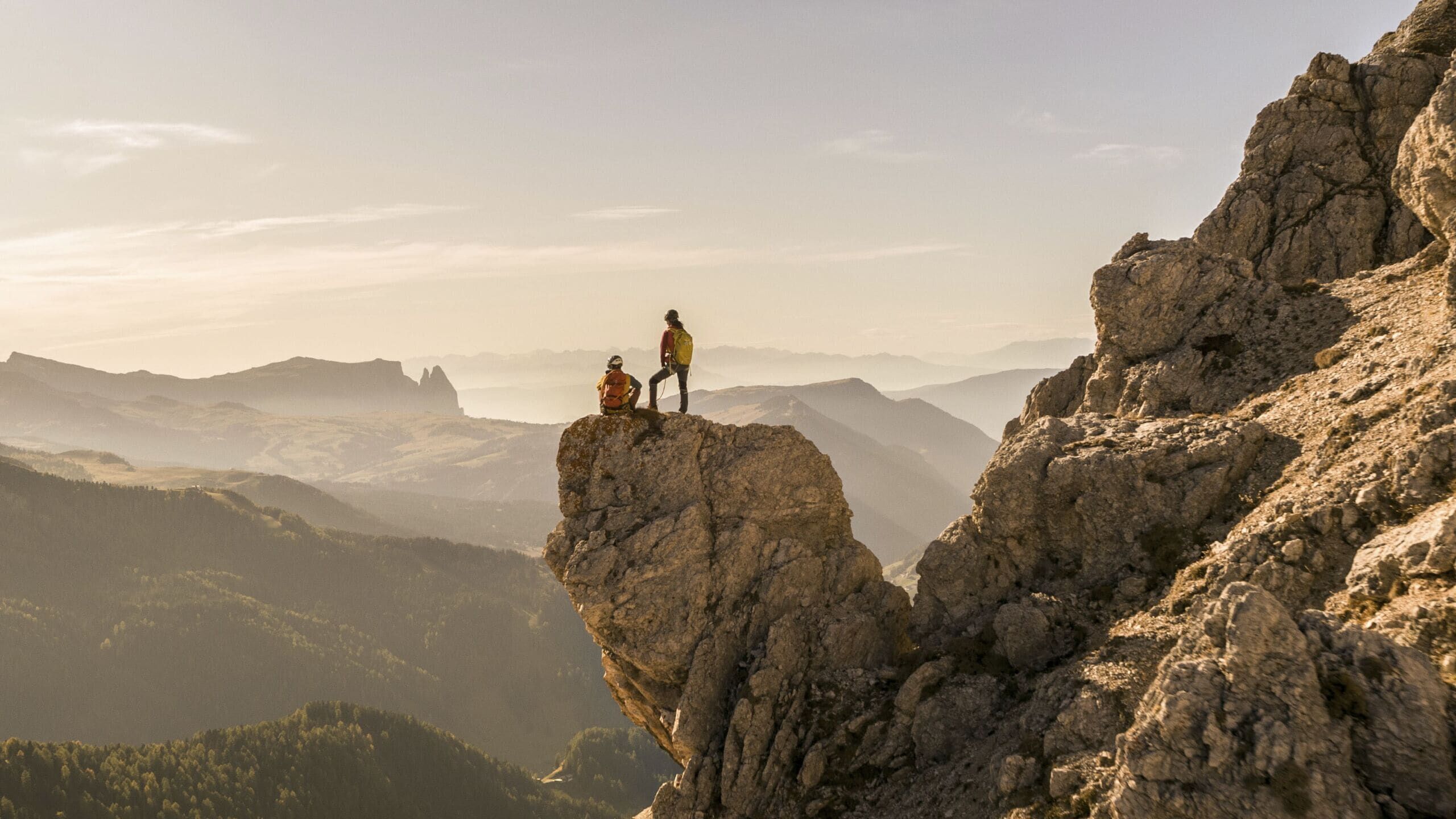 Momenti unici durante le salite sulle cime dolomitiche