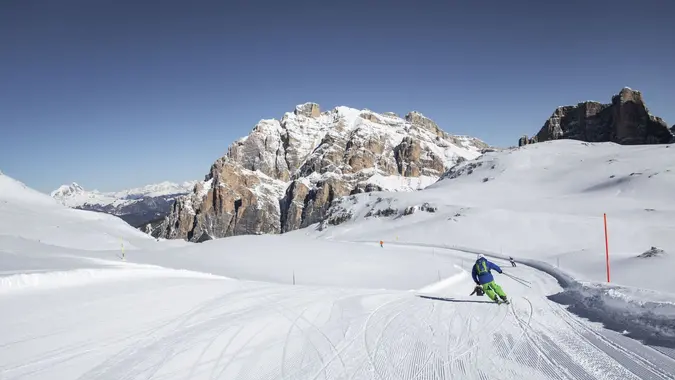 Descent on skis from Lagazuoi towards Alta Badia